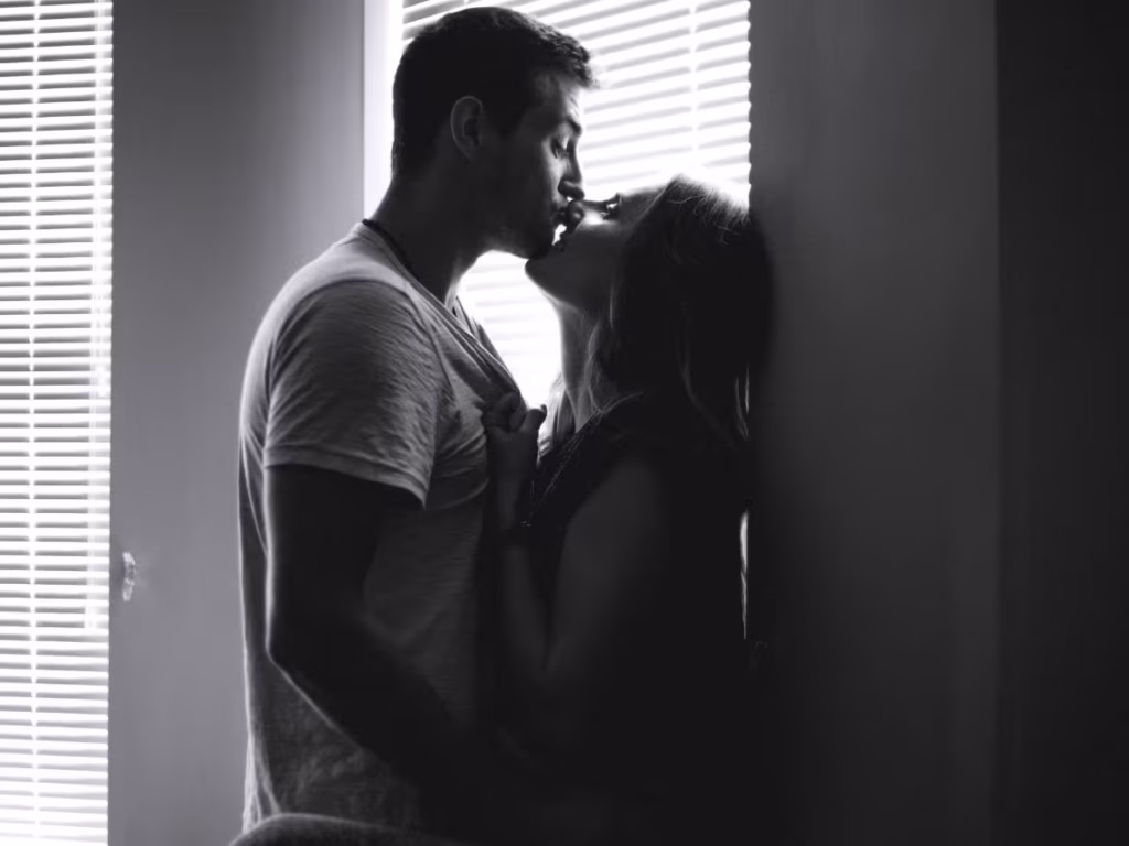 100 Best Romantic Love Messages For Her